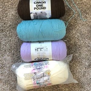 Pack of 4 yarn bundles